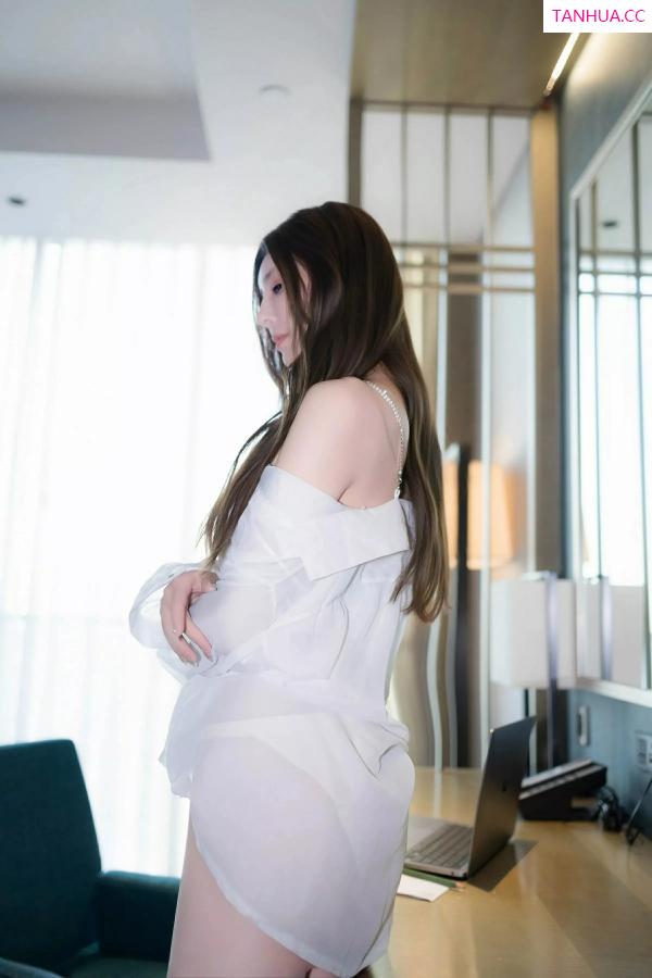   [XiuRen]高清写真图 2025.07.03 No.10502 悦兮 性感白T第36张图片